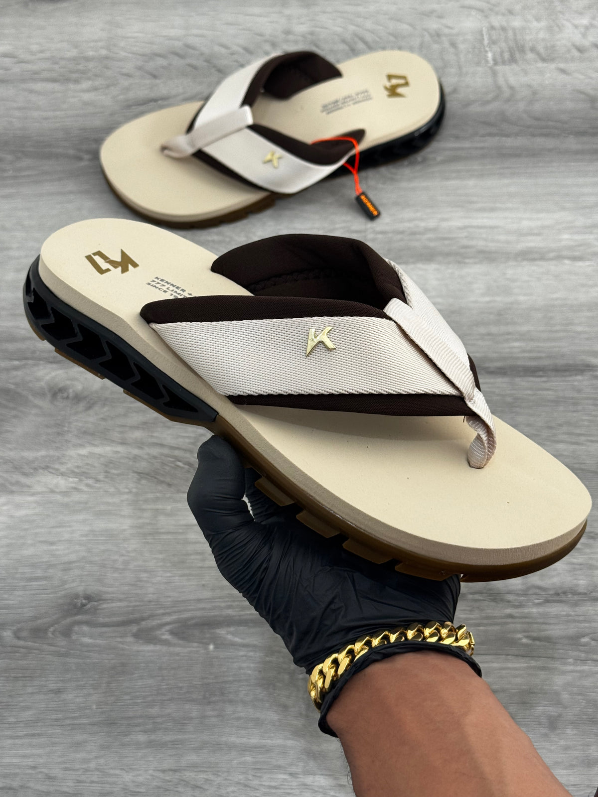 Chinelo L7