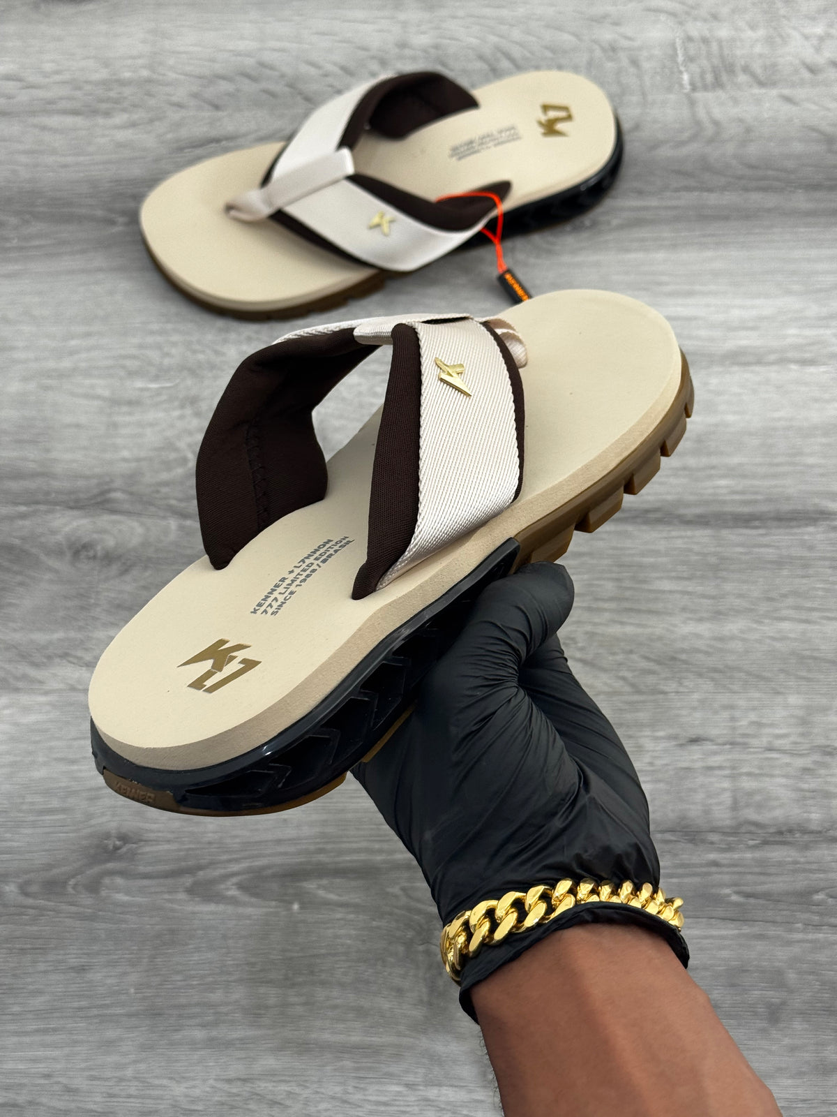 Chinelo L7
