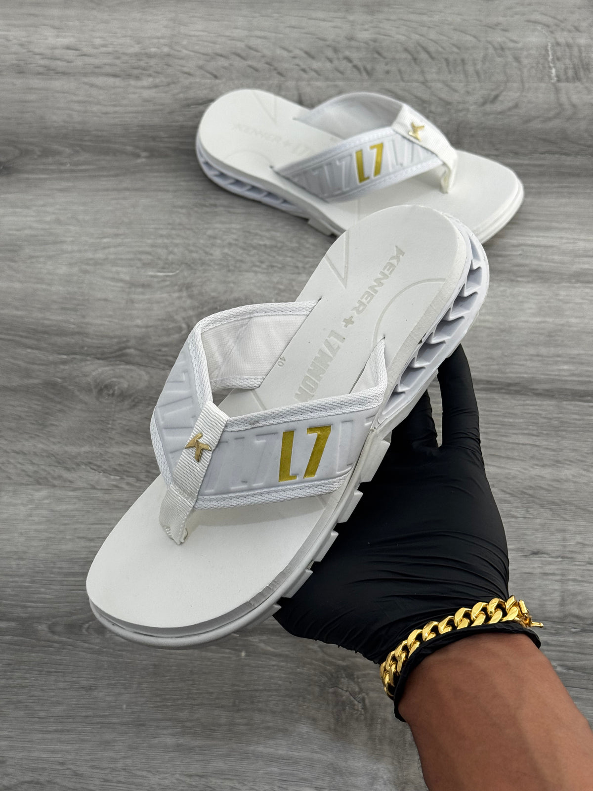 Chinelo L7