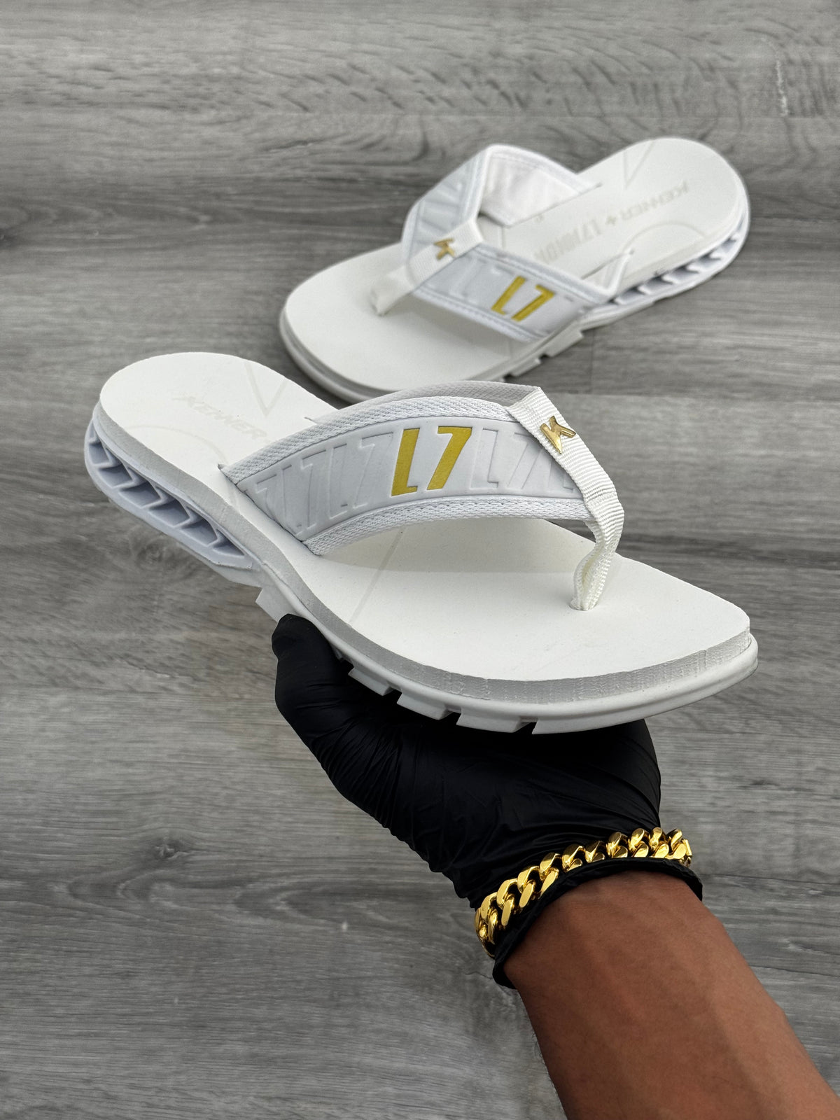 Chinelo L7