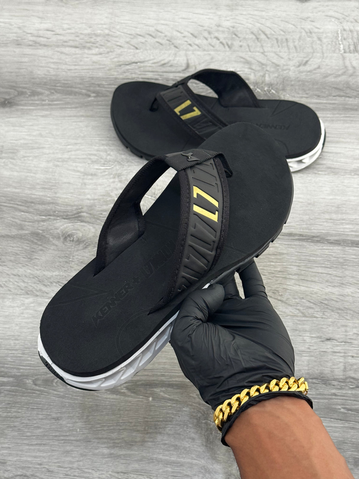 Chinelo L7