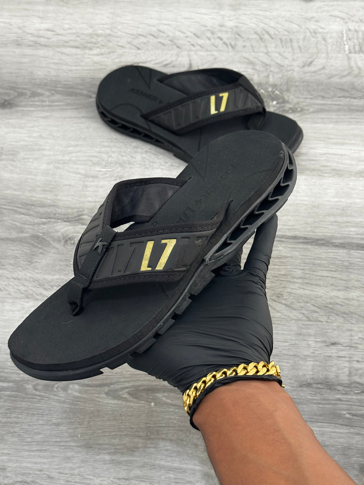 Chinelo L7