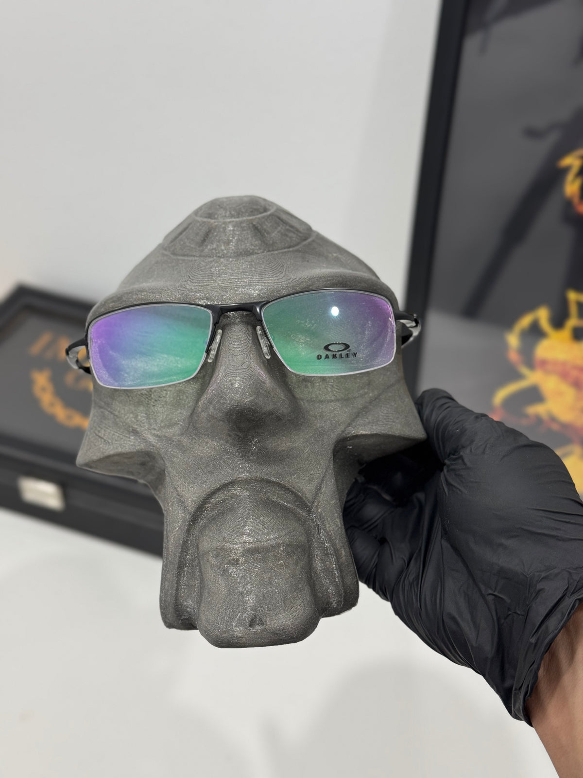 Óculos Descanso Lupa do Vilão Preto Perna Curva Borracha Azul