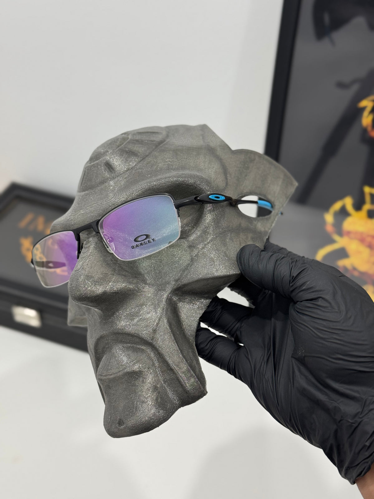 Óculos Descanso Lupa do Vilão Preto Perna Curva Borracha Azul