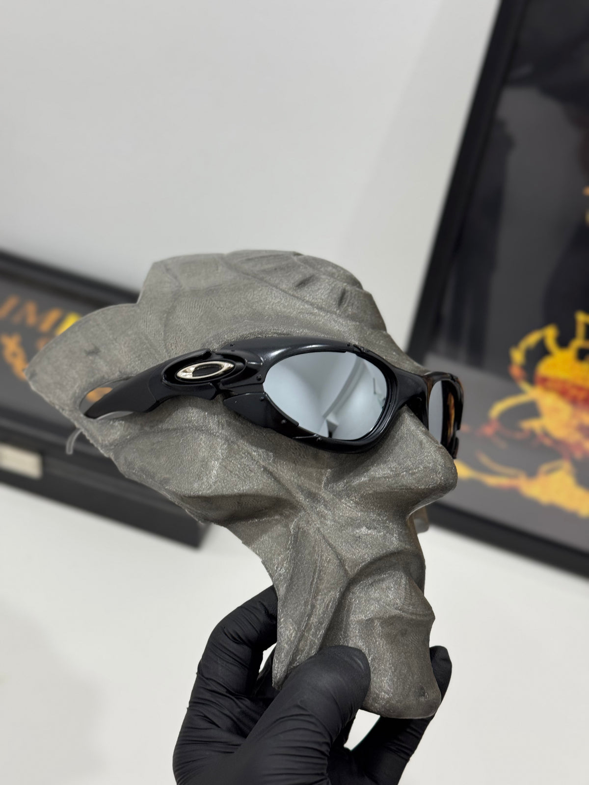 Plate Black Liquid Metal