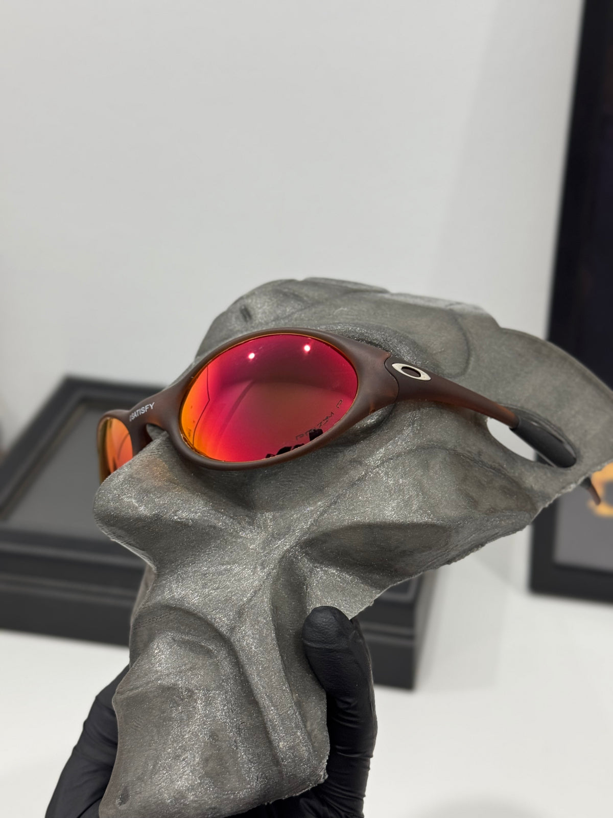 Eye Jacket Matte Dark Rubi