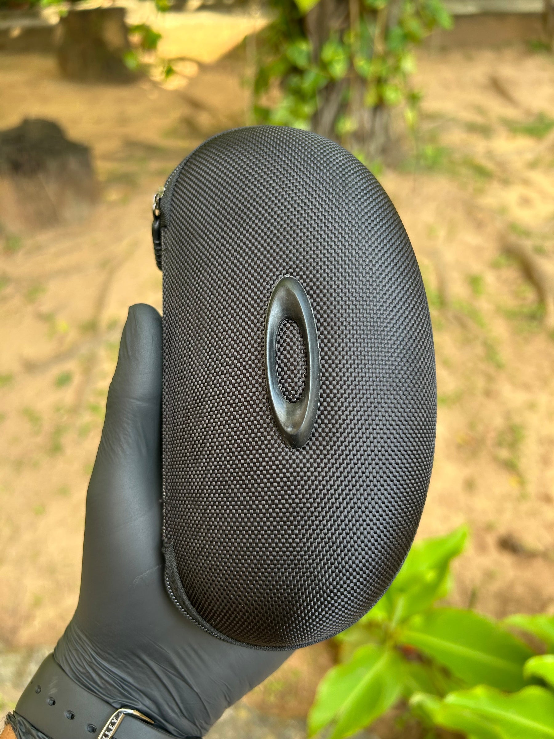 Case Oakley G