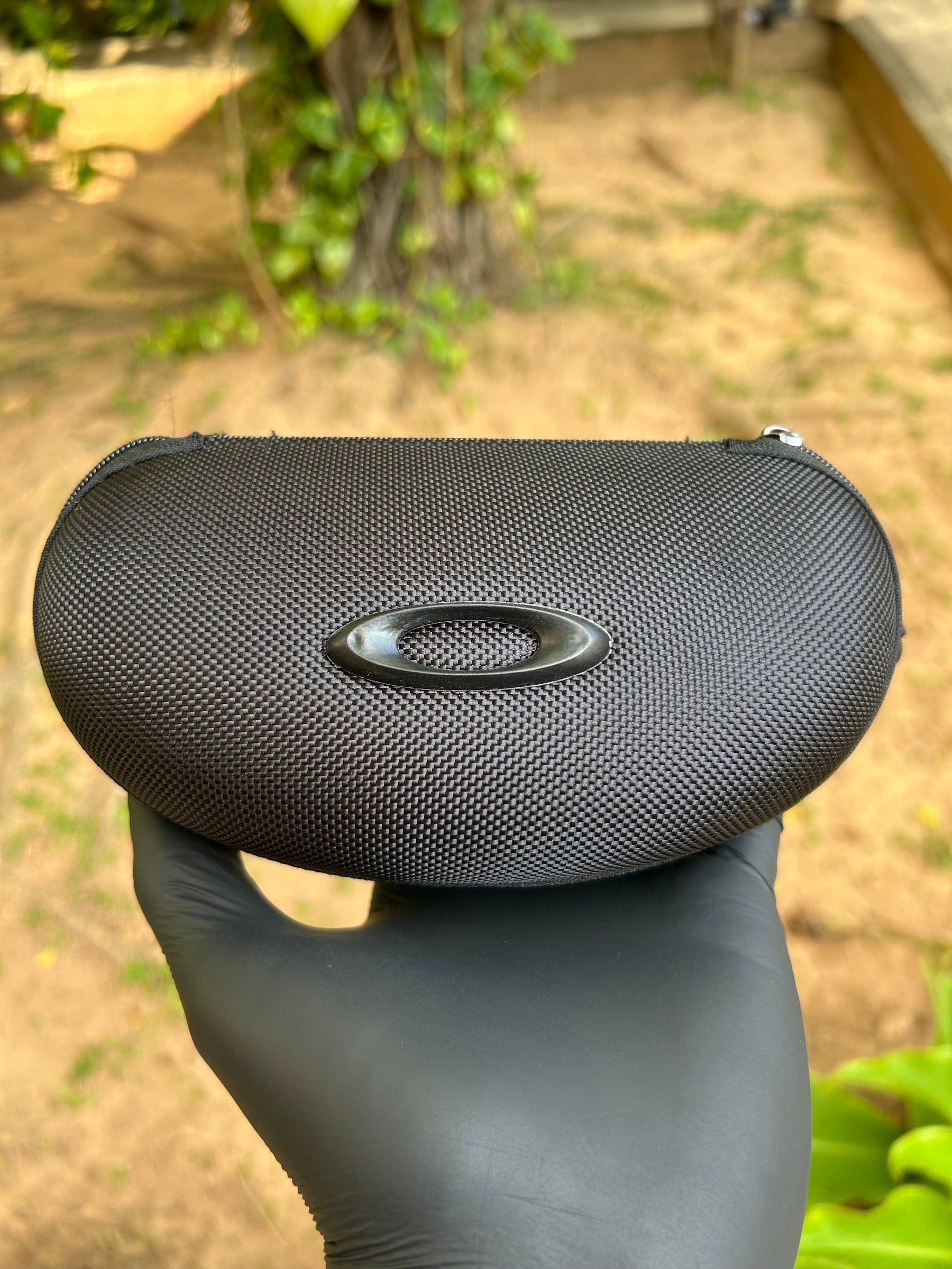 Case Oakley G