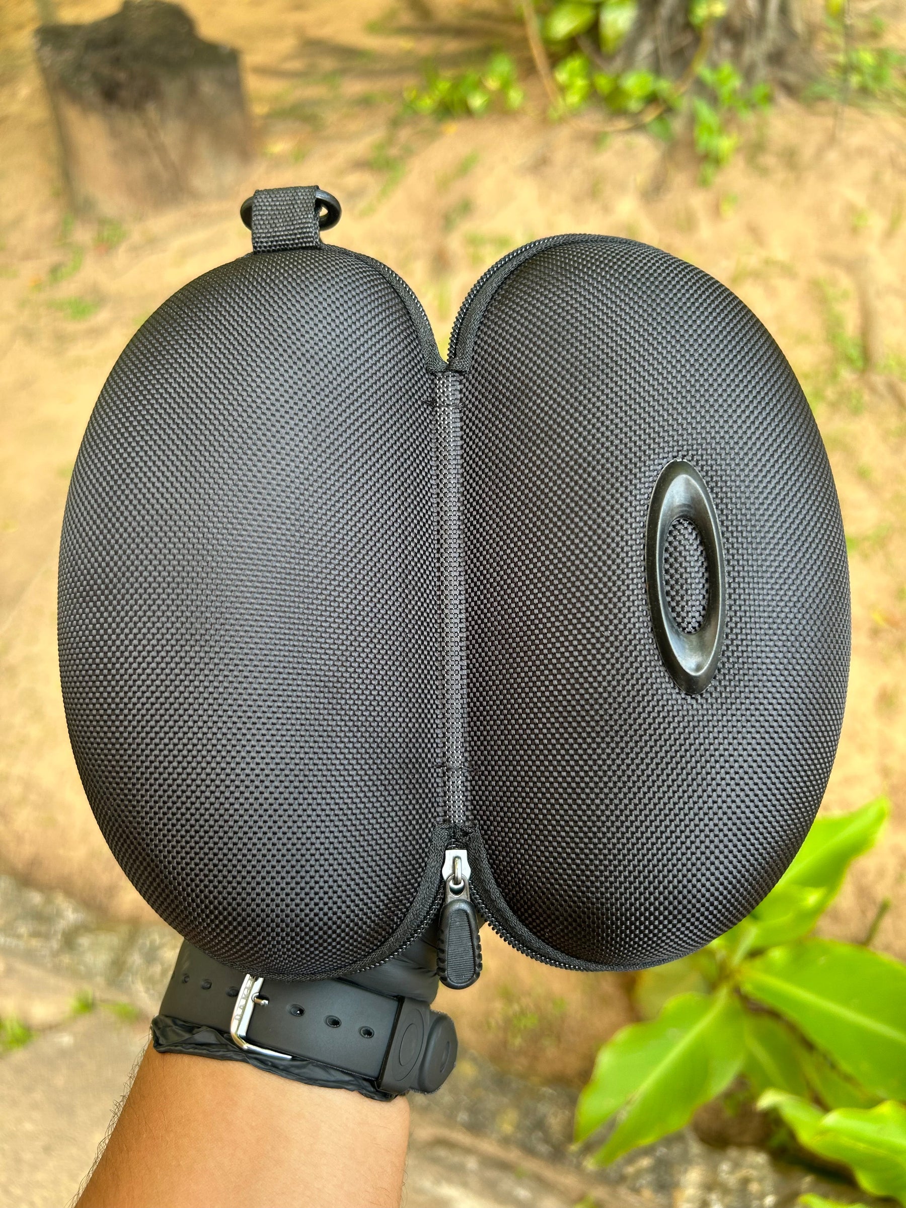 Case Oakley G