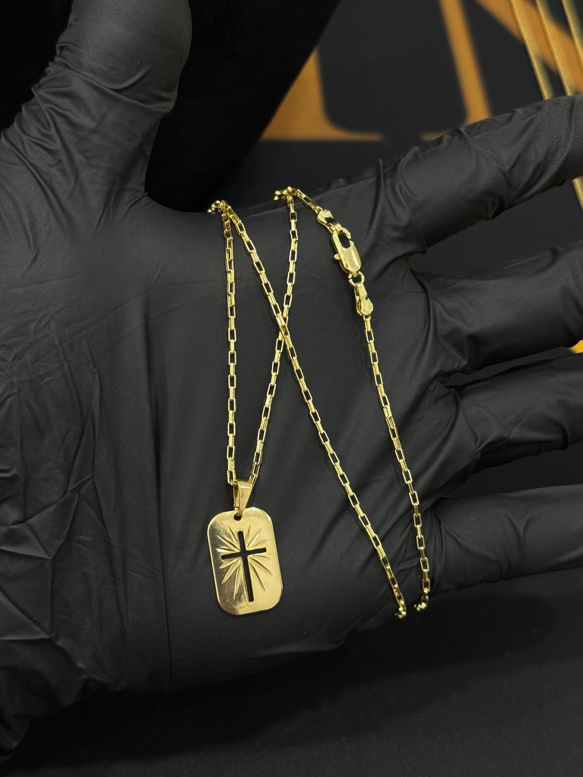 Friso tijolinho 1mm pingente placa cruz - 70cm