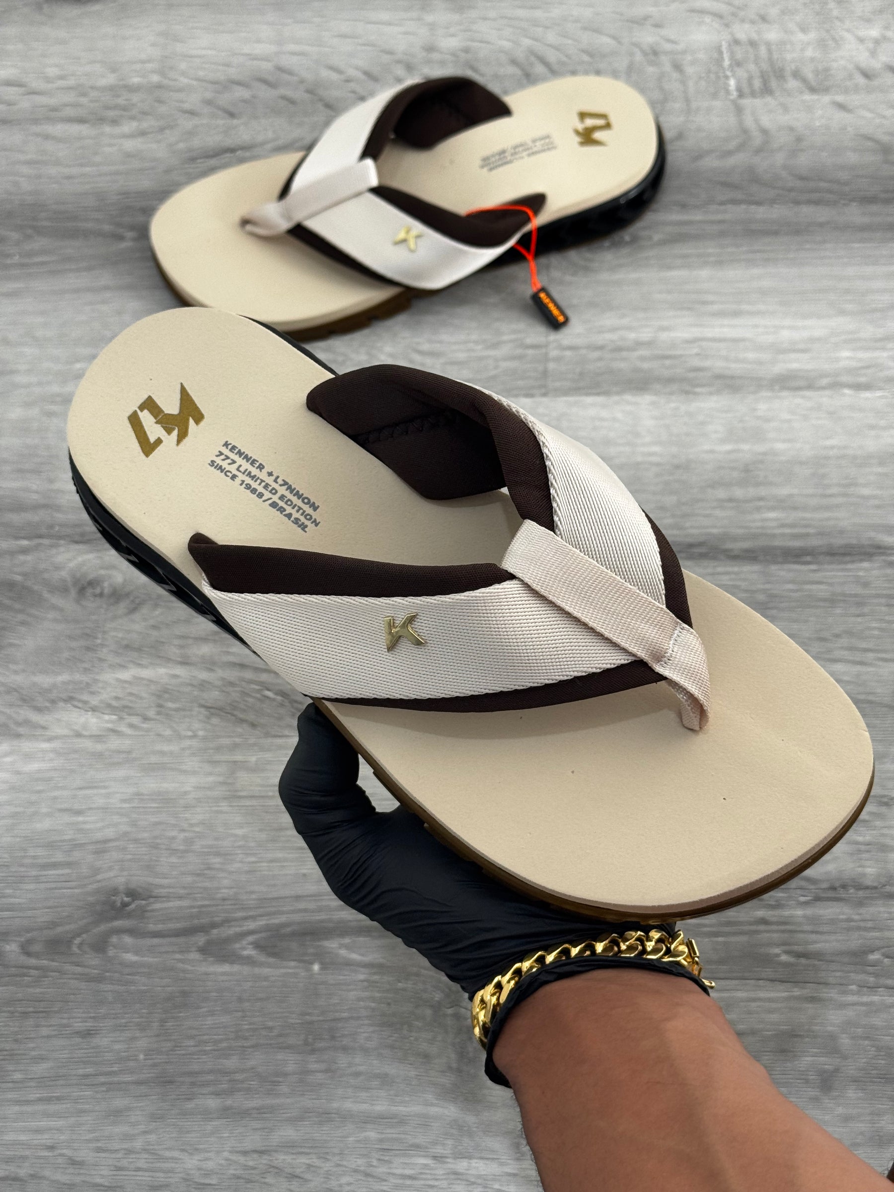 Chinelo L7