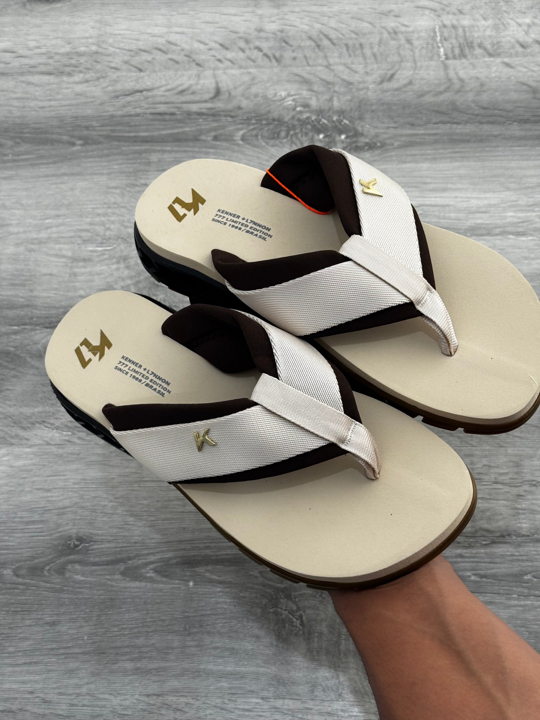 Chinelo L7