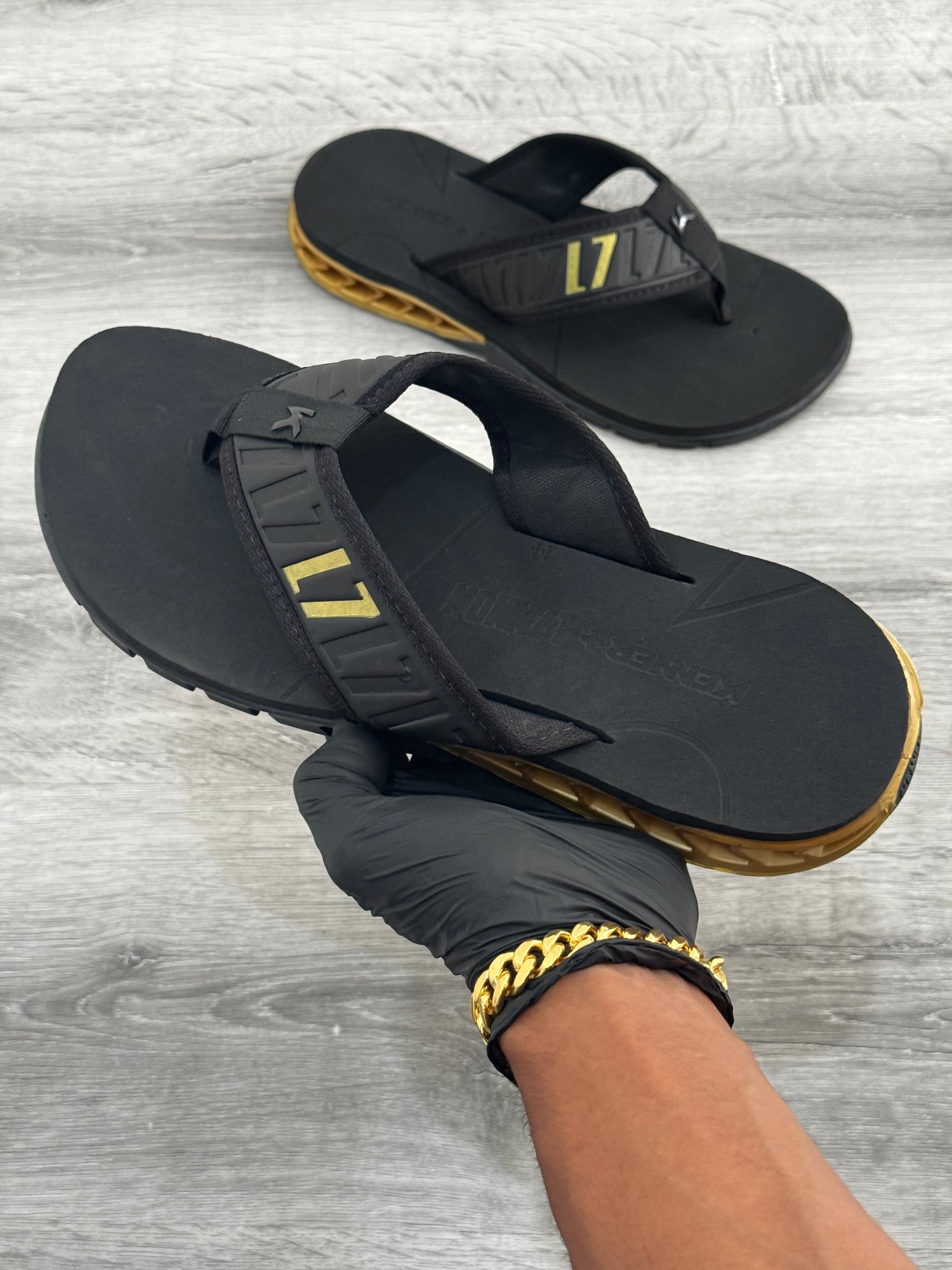 Chinelo L7