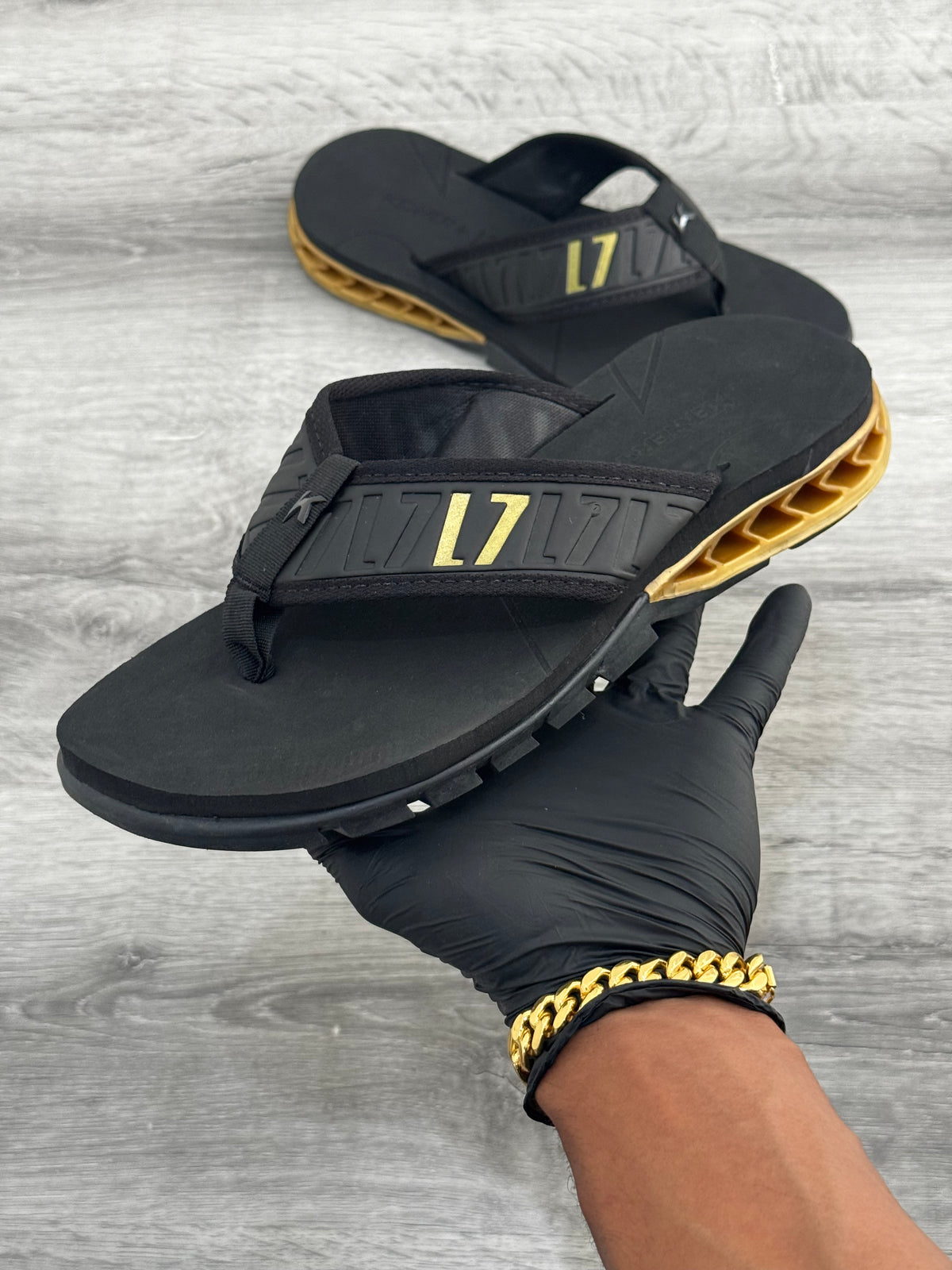 Chinelo L7