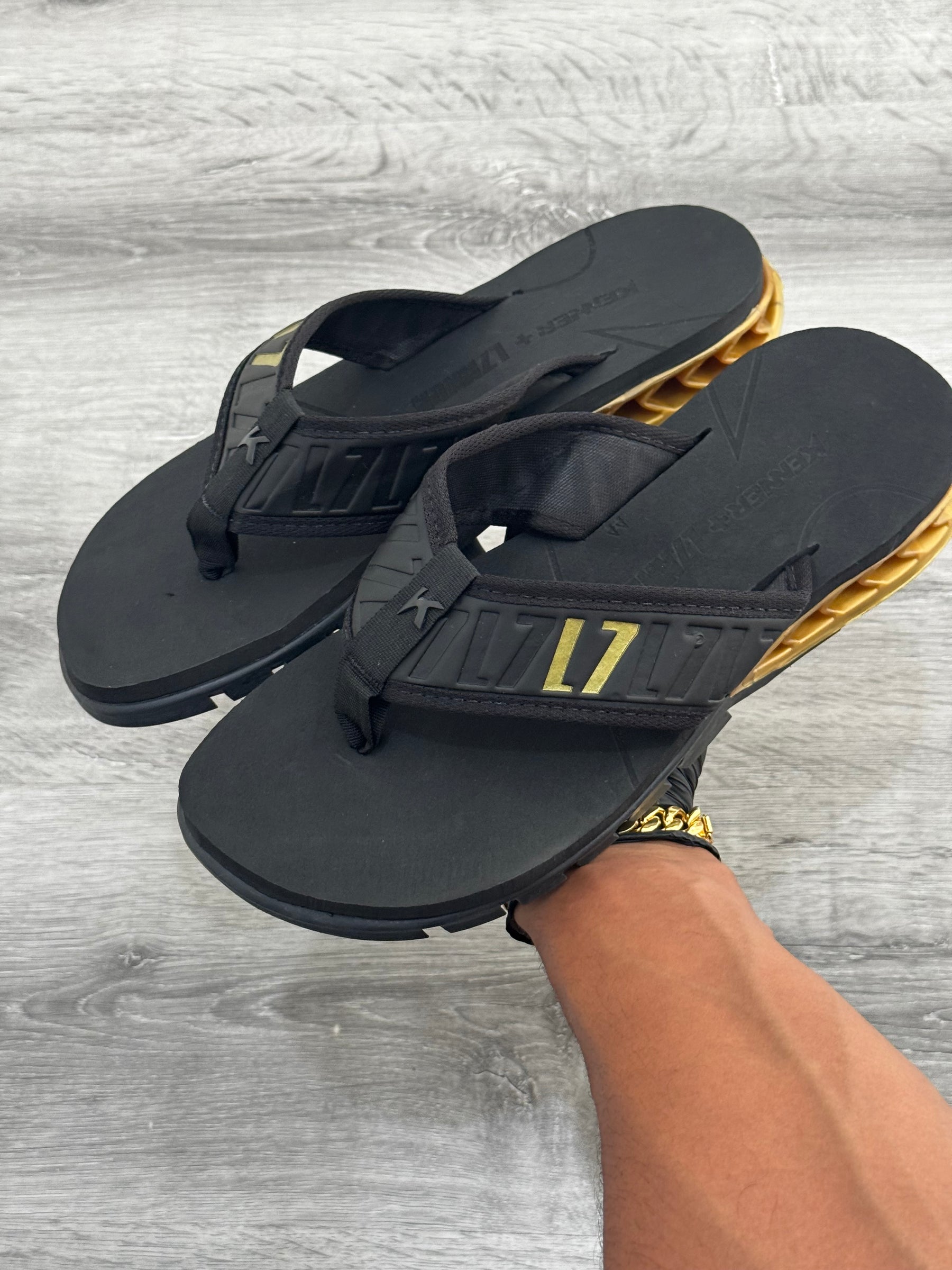 Chinelo L7