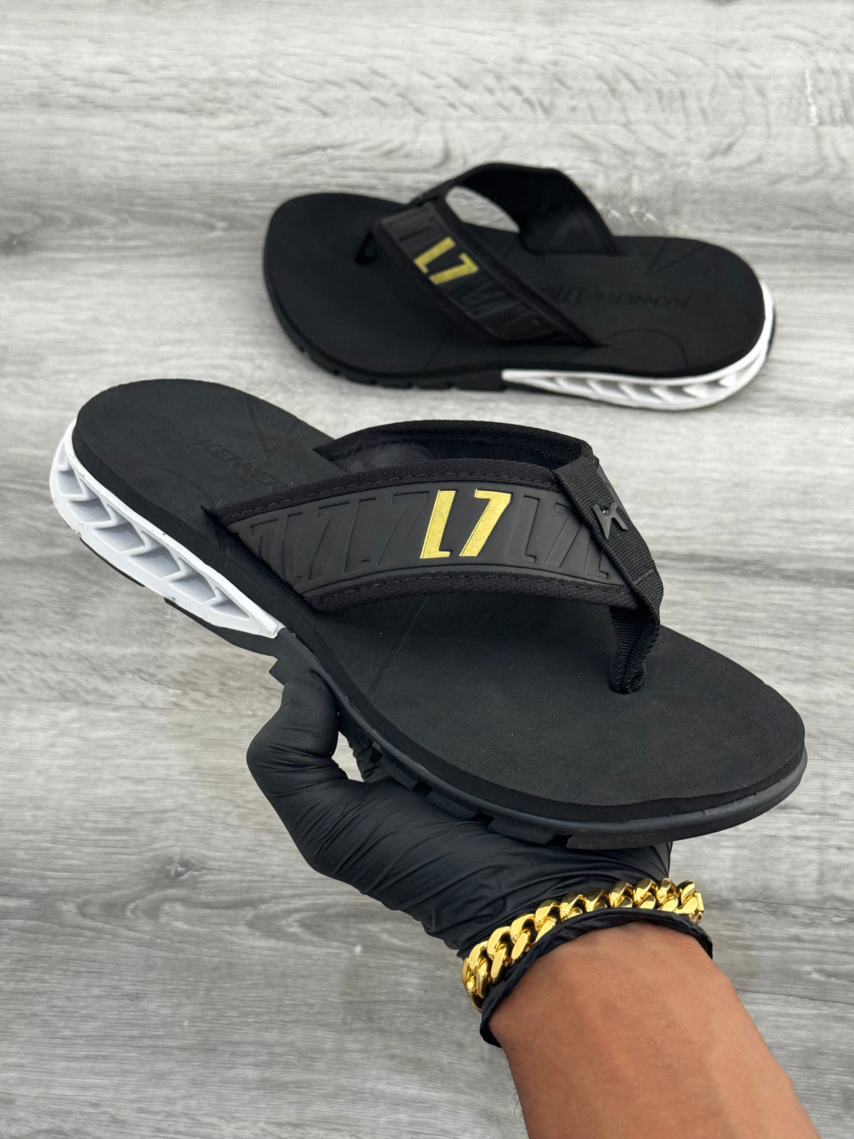 Chinelo L7