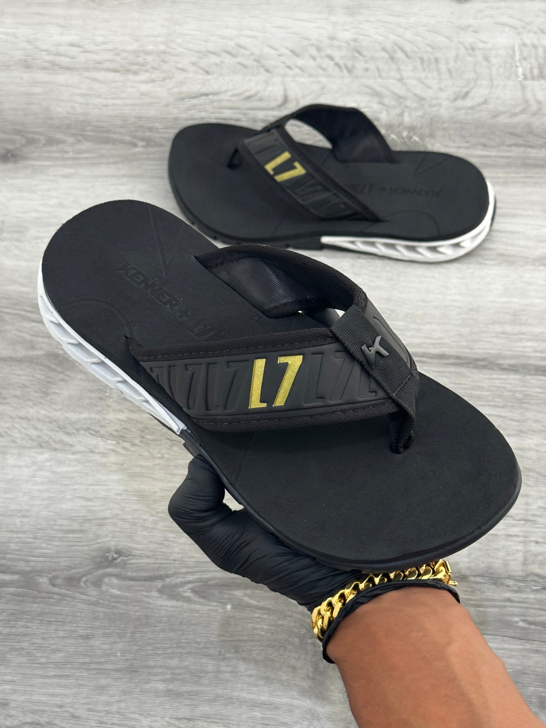 Chinelo L7