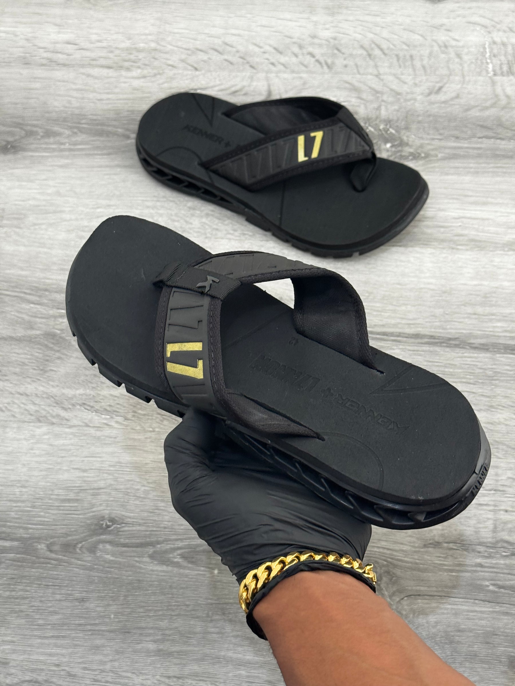Chinelo L7