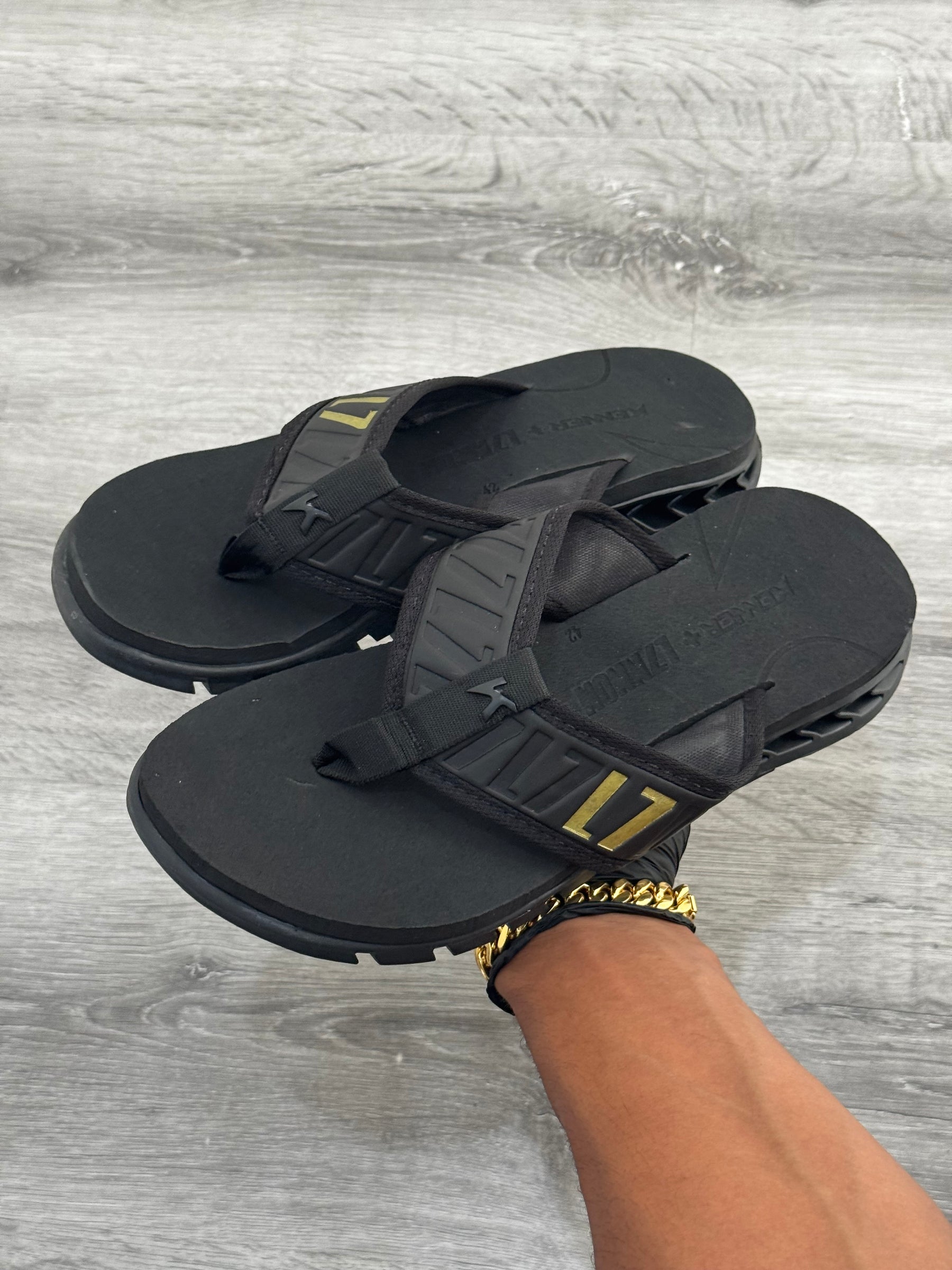 Chinelo L7