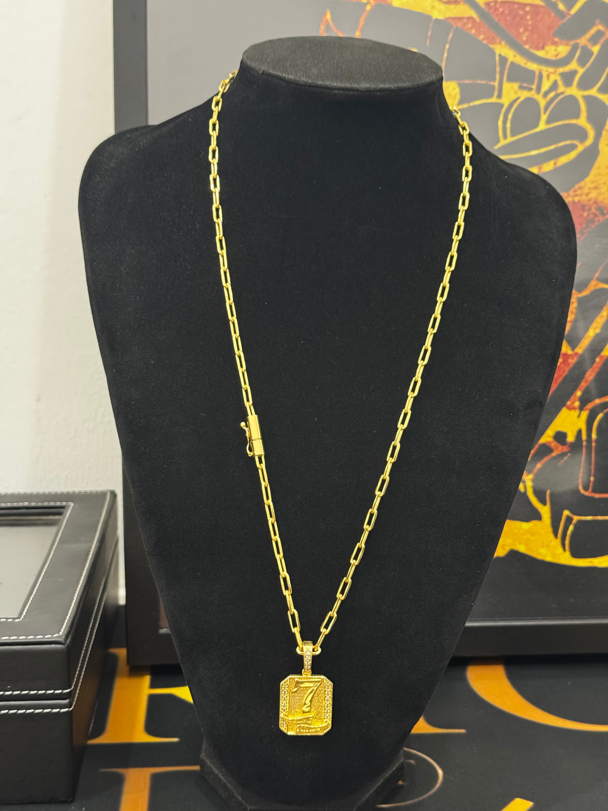 Friso Cartier 5mm  tamanho 70cm + Pingente Placa 7 Cravejado - banhado a ouro 18k