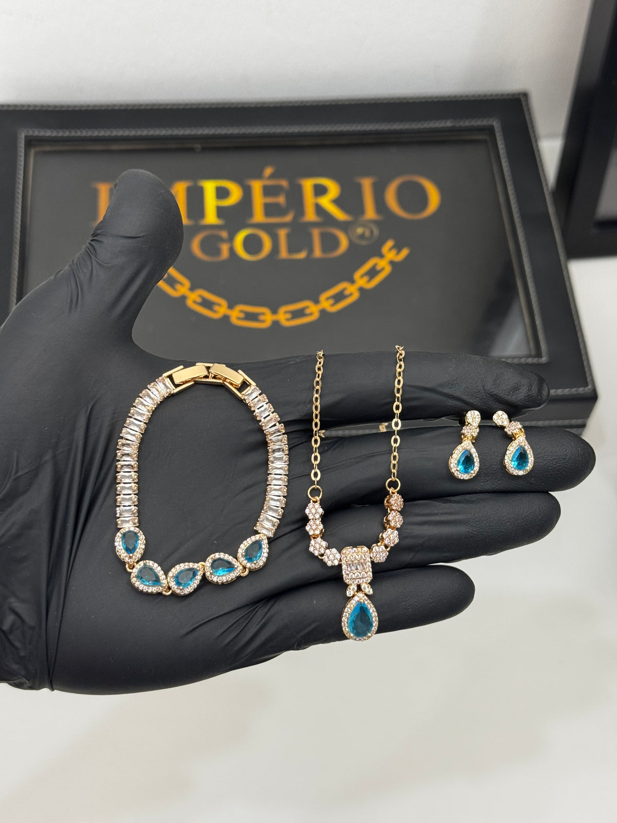 Conjunto Gota Azul Céu, pedraria PULSEIRA+ BRINCOS E COLAR
