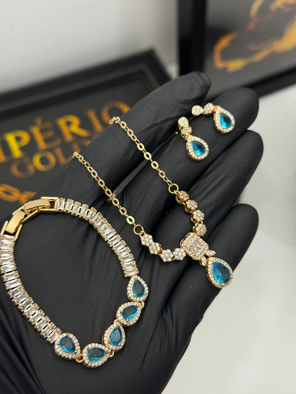 Conjunto Gota Azul Céu, pedraria PULSEIRA+ BRINCOS E COLAR