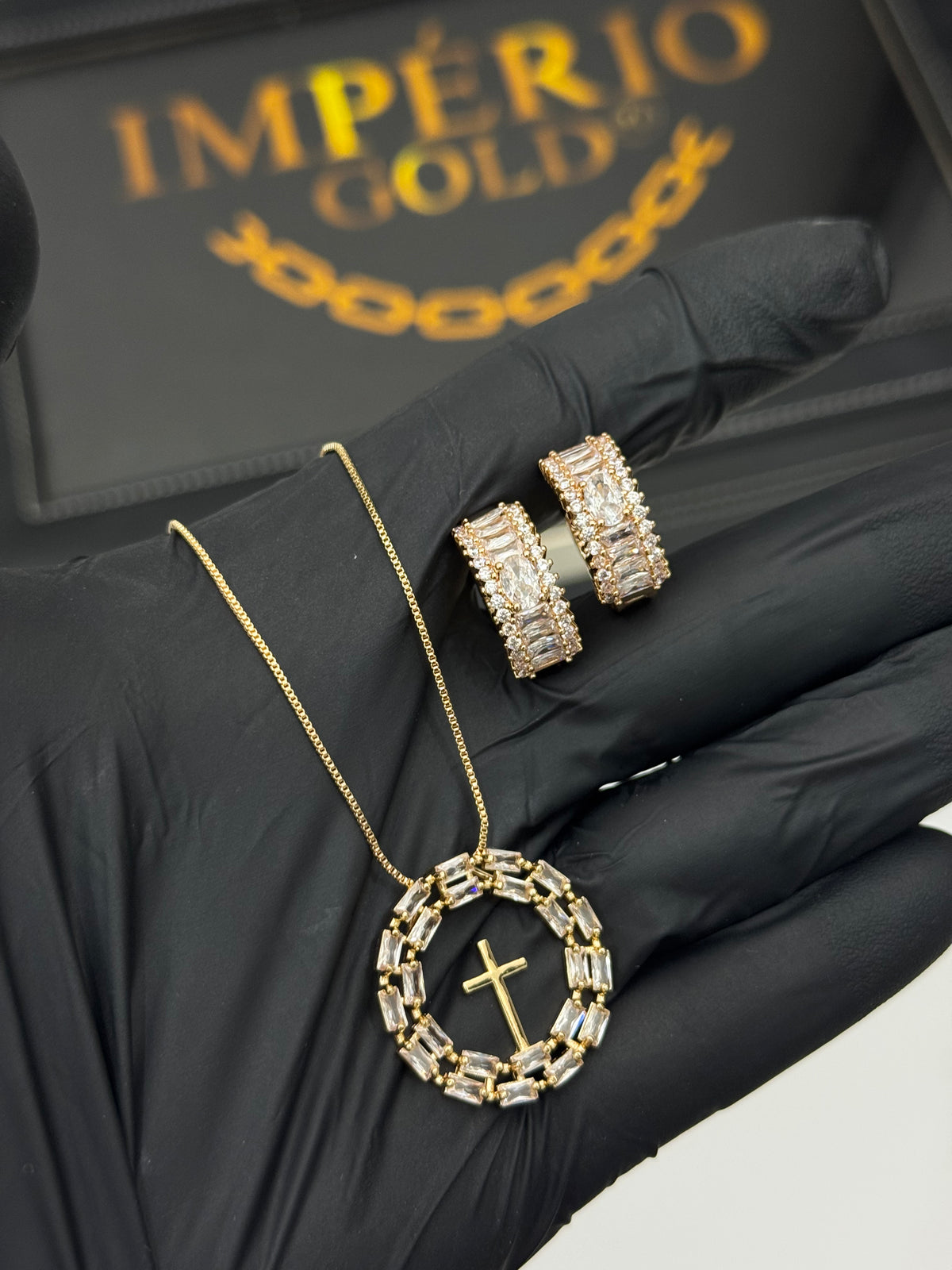 Conjunto Brincos e Colar Cravejado