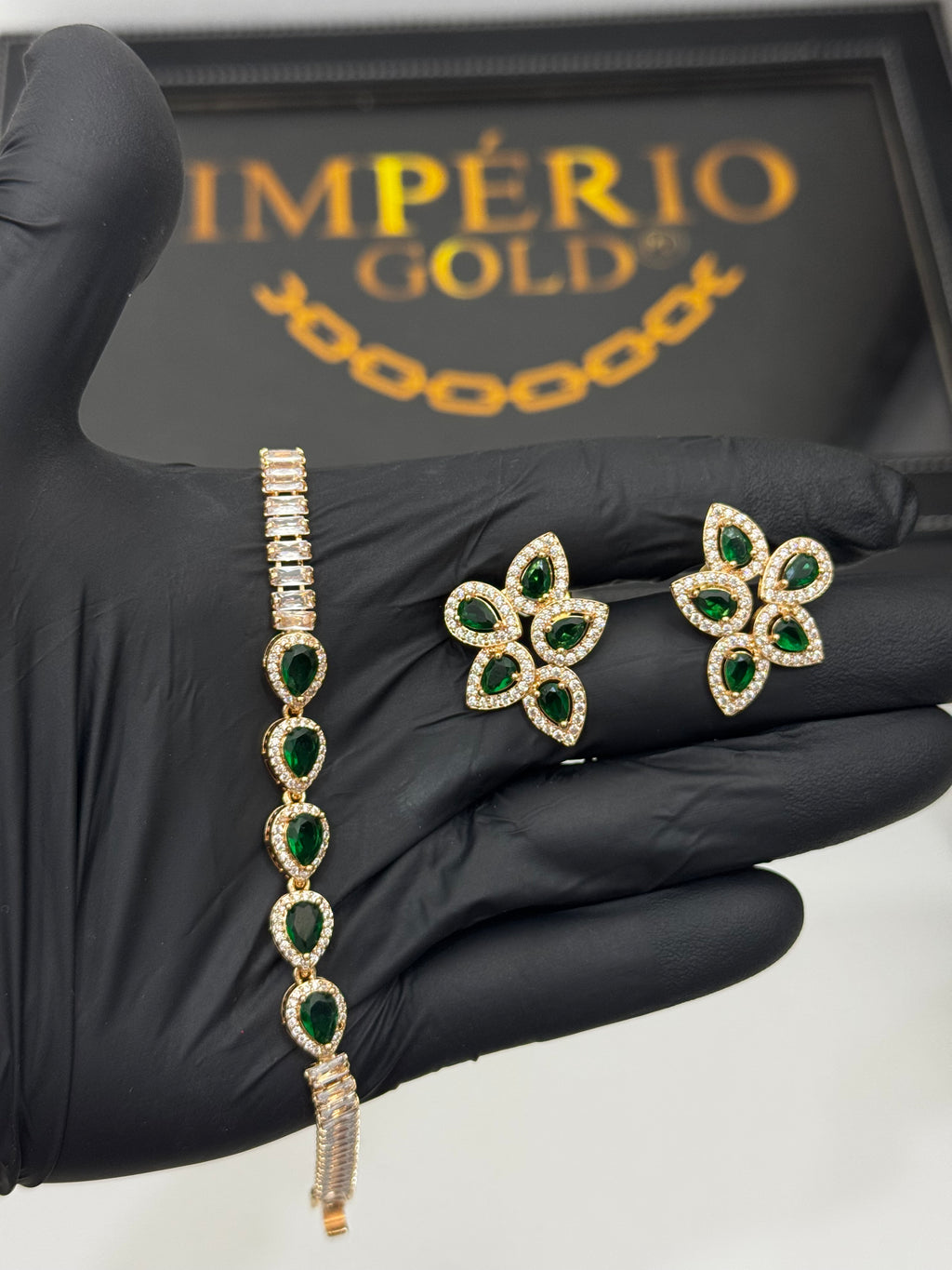 Conjunto pulseira+ Brincos Pedraria de  Luxo