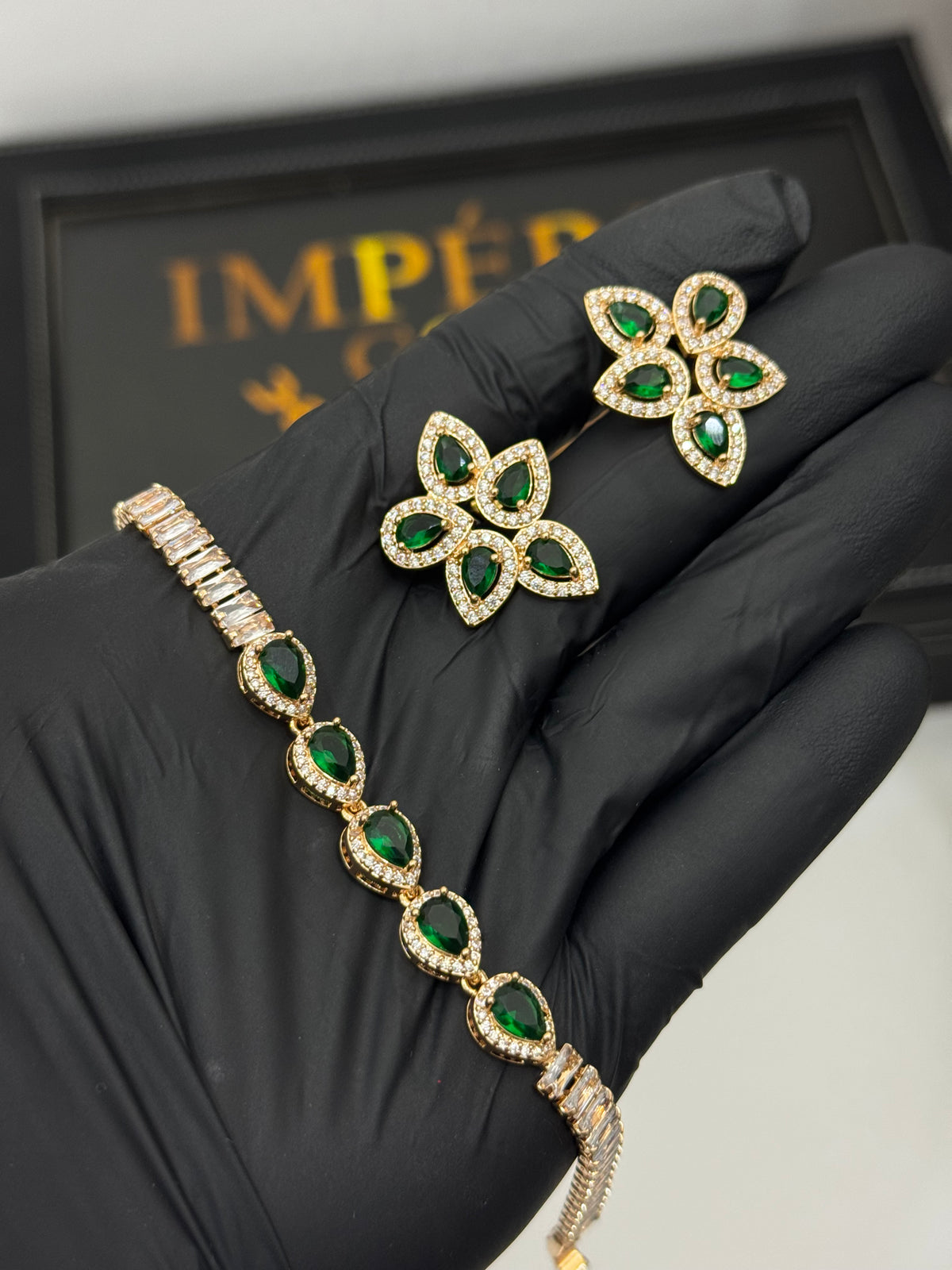 Conjunto pulseira+ Brincos Pedraria de  Luxo