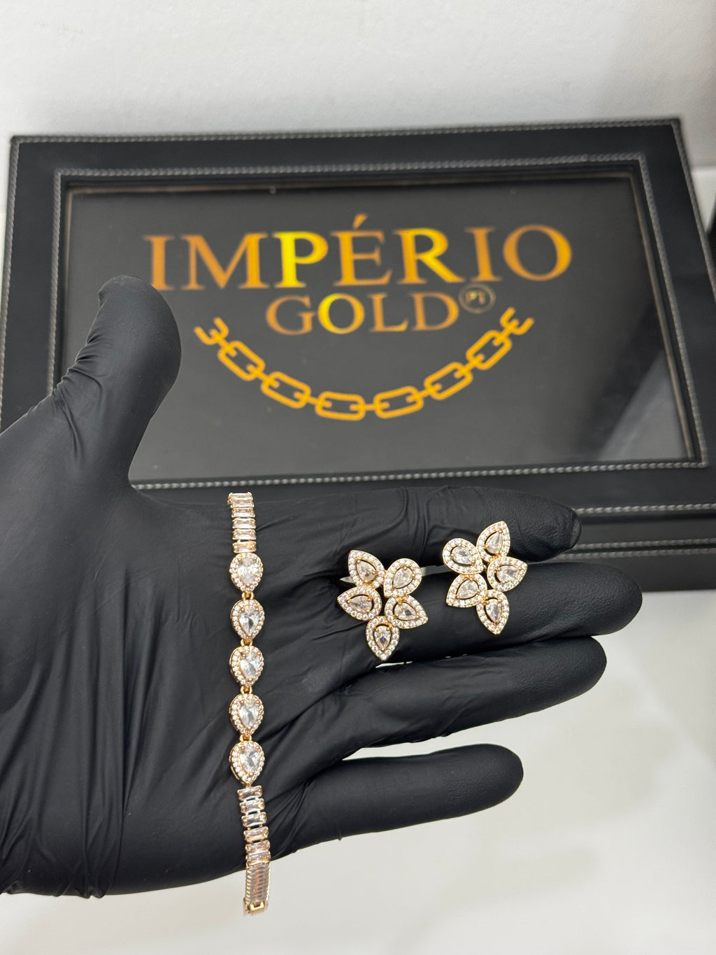 Conjunto pulseira+ Brincos Pedraria Branca