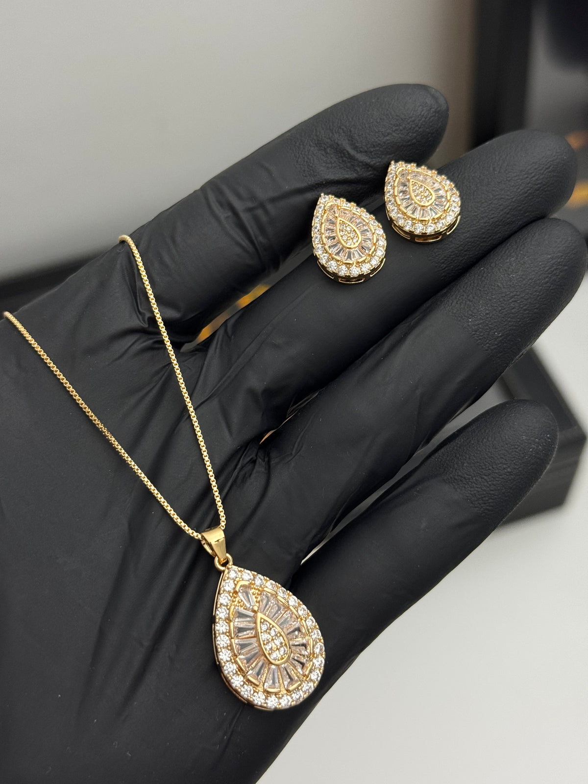 Conjunto Brincos+ Colar banho ouro