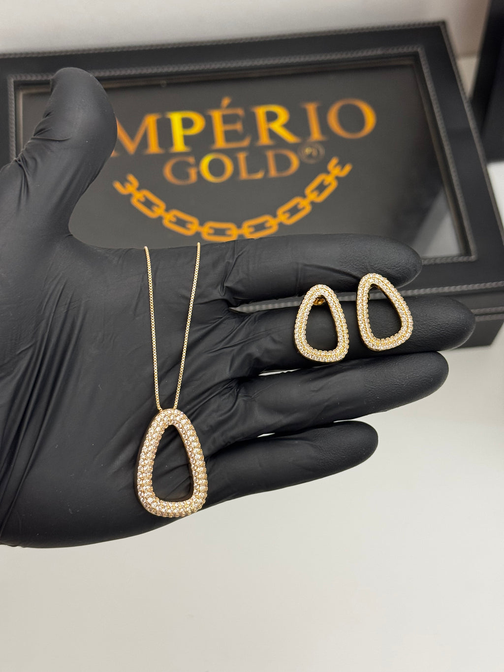 Conjunto Brincos+ Colar vazado banho ouro
