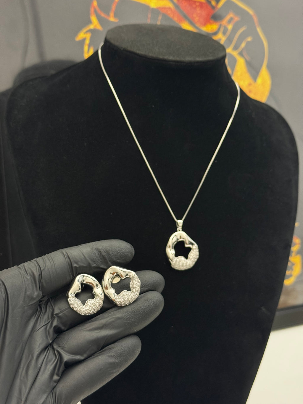 Conjunto Brincos+ Colar Ródio