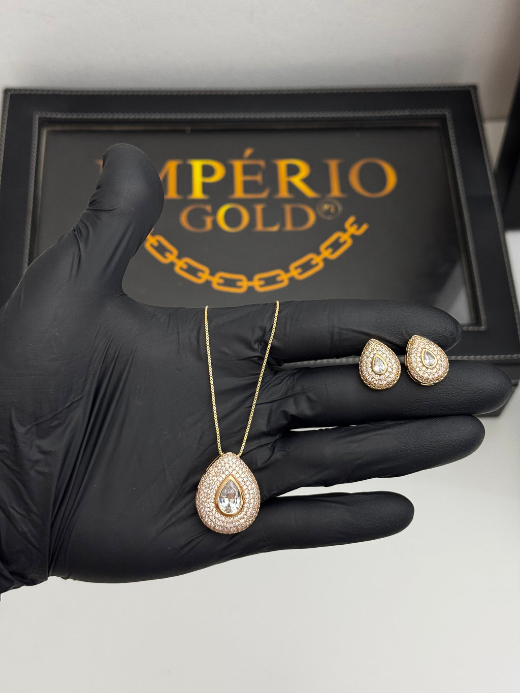 Conjunto Brincos+ colar banho de ouro