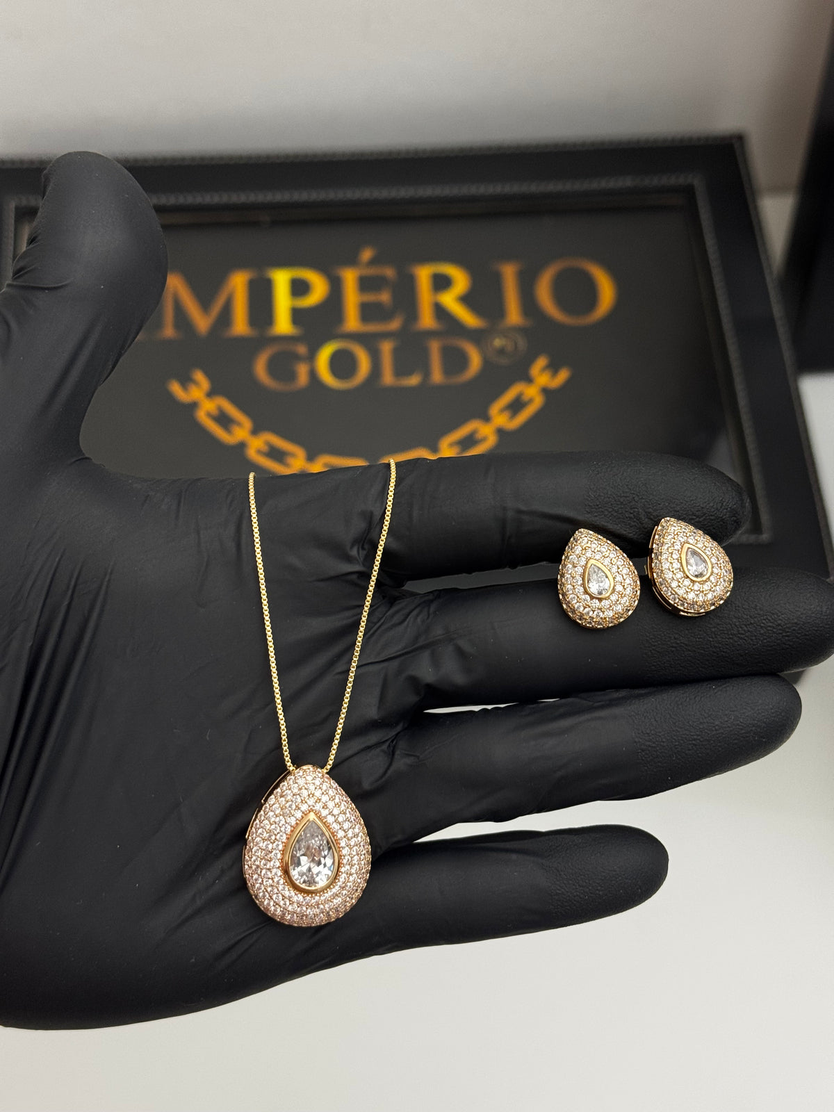 Conjunto Brincos+ colar banho de ouro