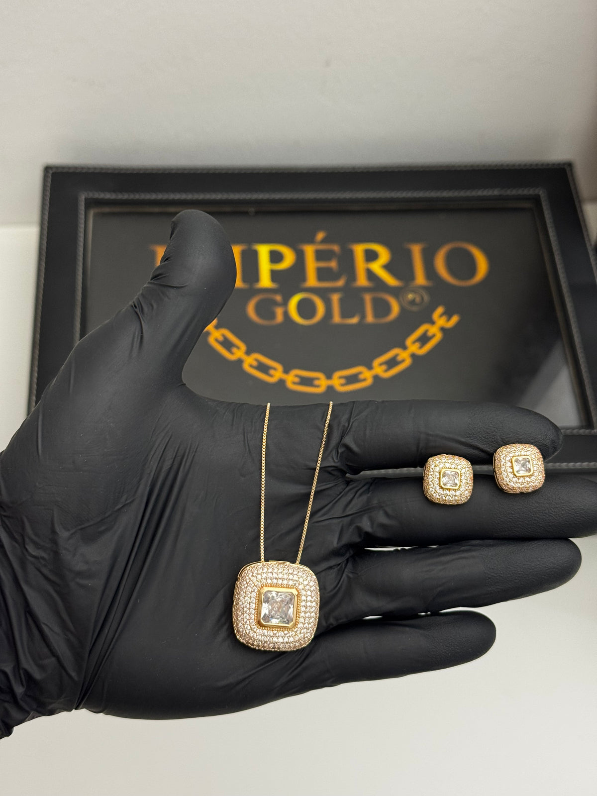 Conjunto Brincos+ colar banho de ouro