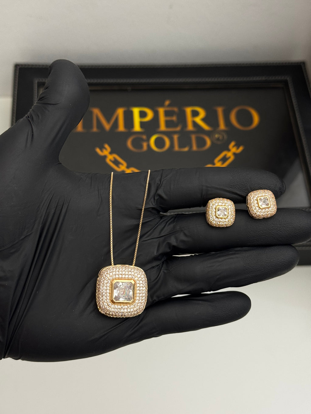 Conjunto Brincos+ colar banho de ouro
