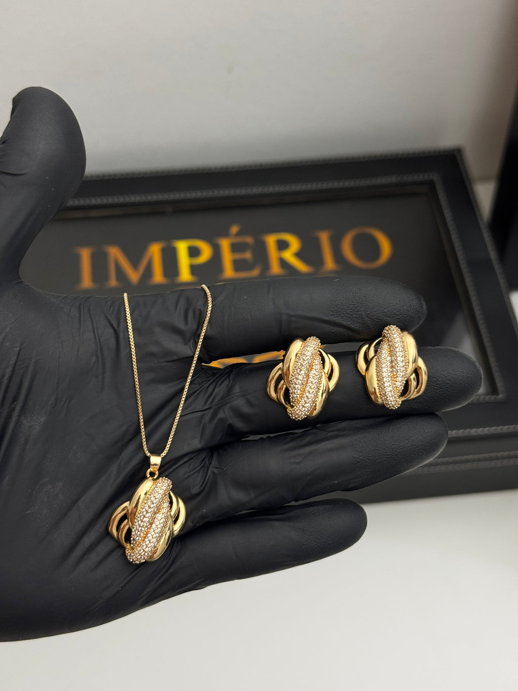 Conjunto Brincos+ colar banho de ouro