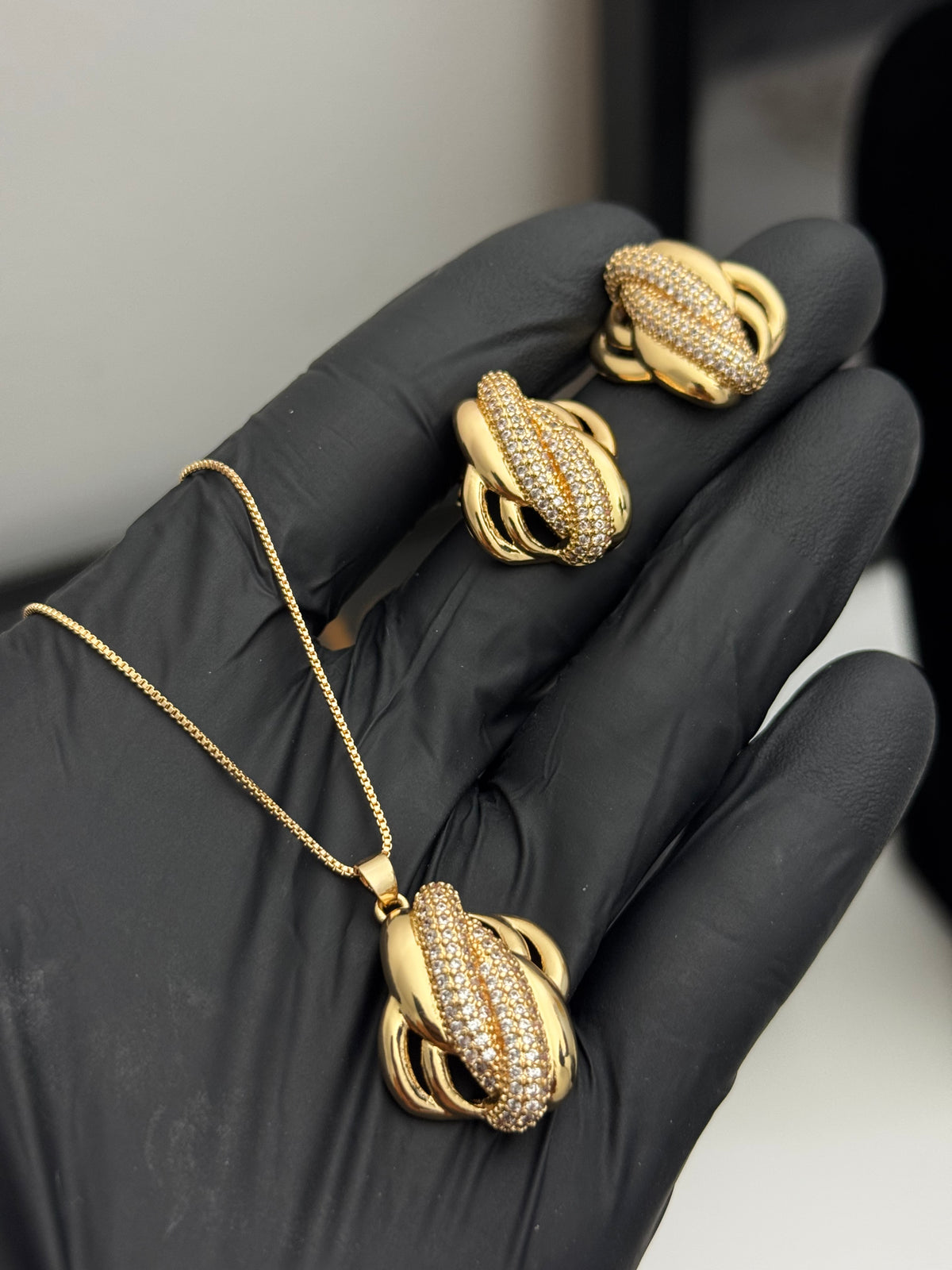 Conjunto Brincos+ colar banho de ouro
