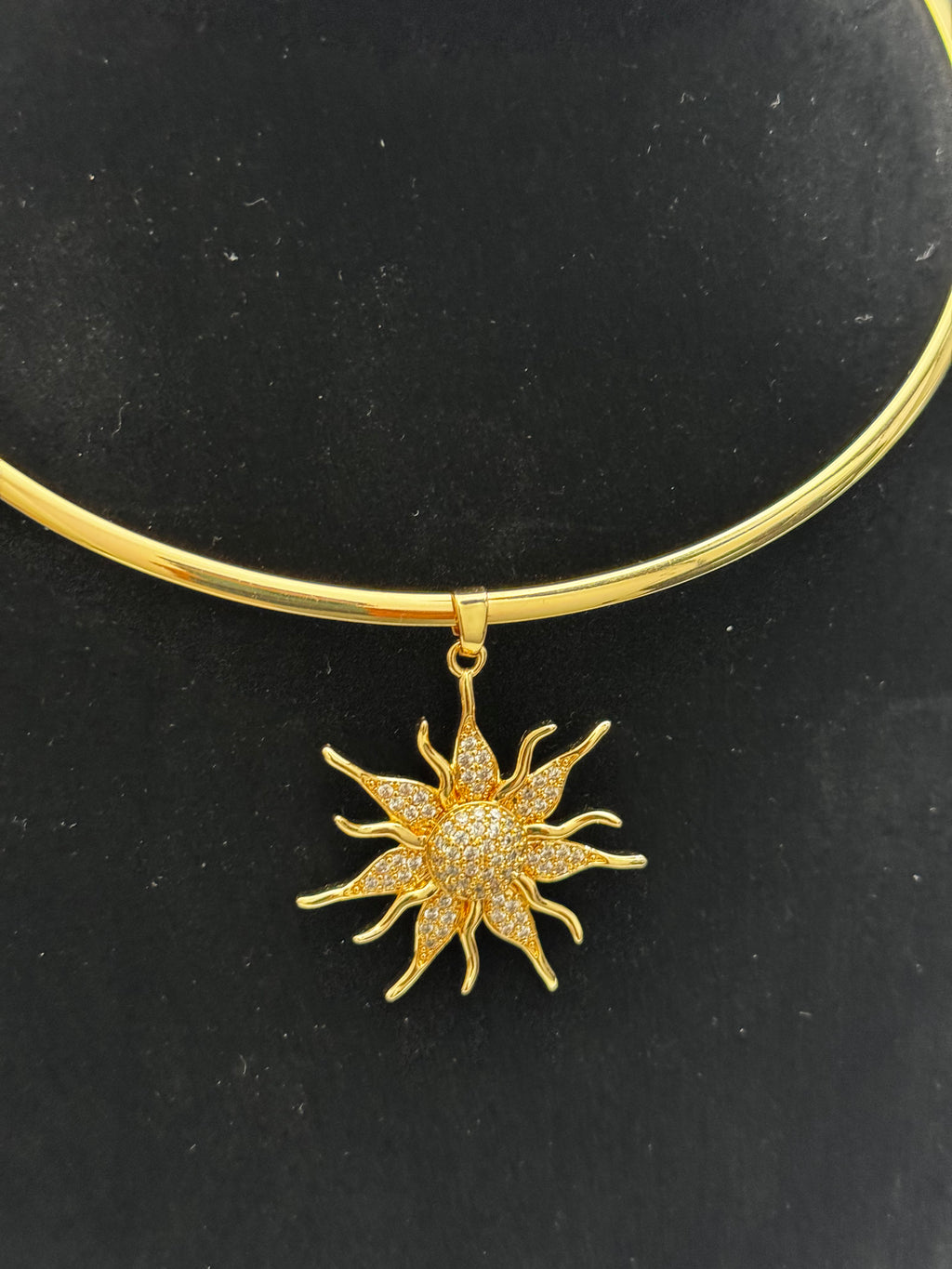Conjunto Brincos + Gargantilha de sol, banho de ouro
