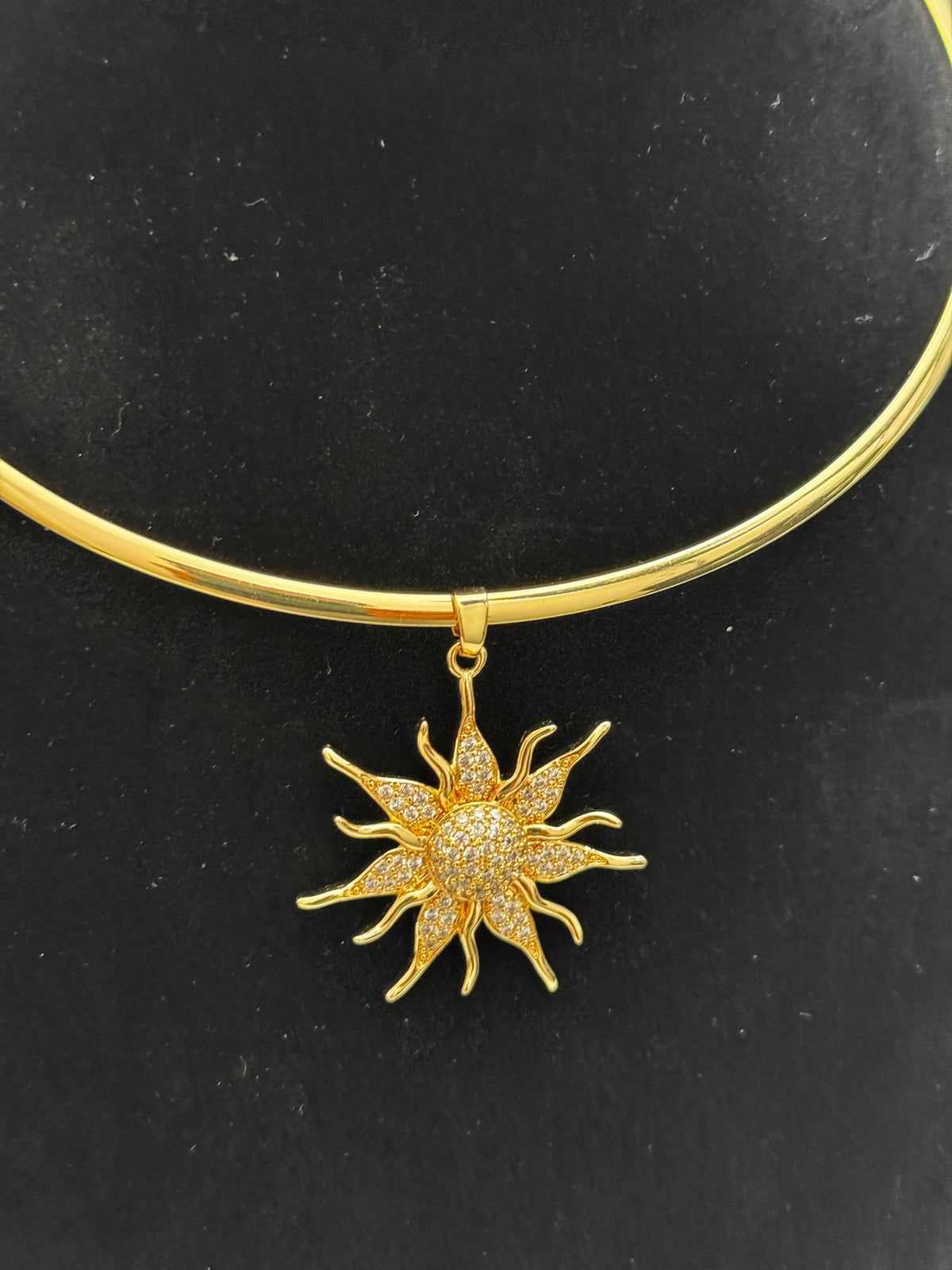 Conjunto Brincos + Gargantilha de sol, banho de ouro