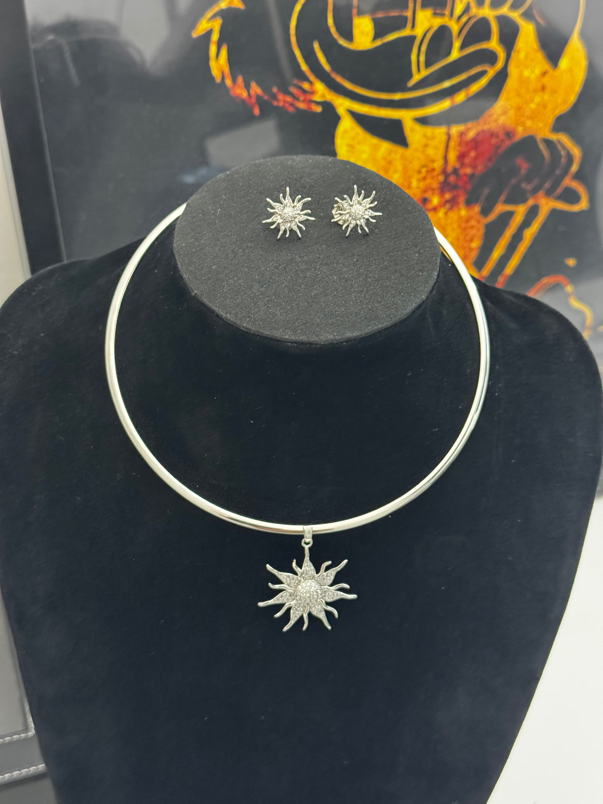 Conjunto Brincos + Gargantilha de sol, banho de ouro branco