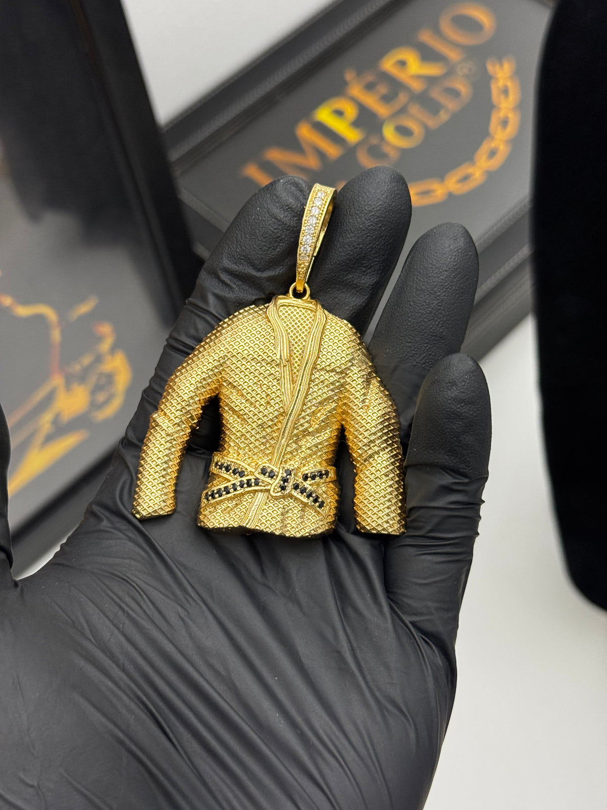 Pingente Faixa Preta - Banhado a ouro 18k - para cordão de 5mm até 10mm