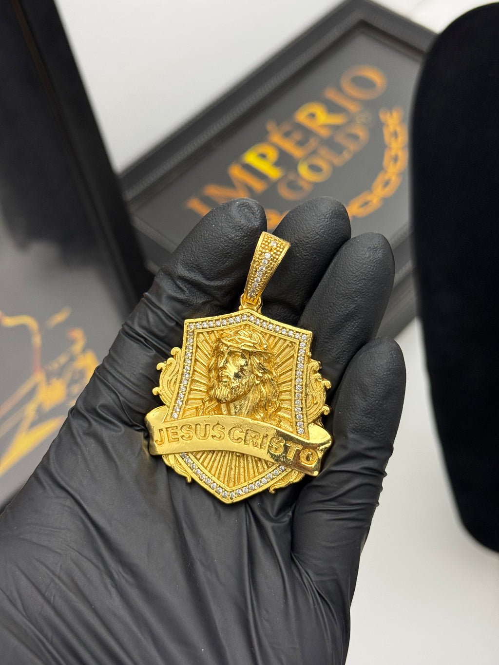 Pingente Cristo - Banhado a ouro 18k - para cordão 5mm até 10mm