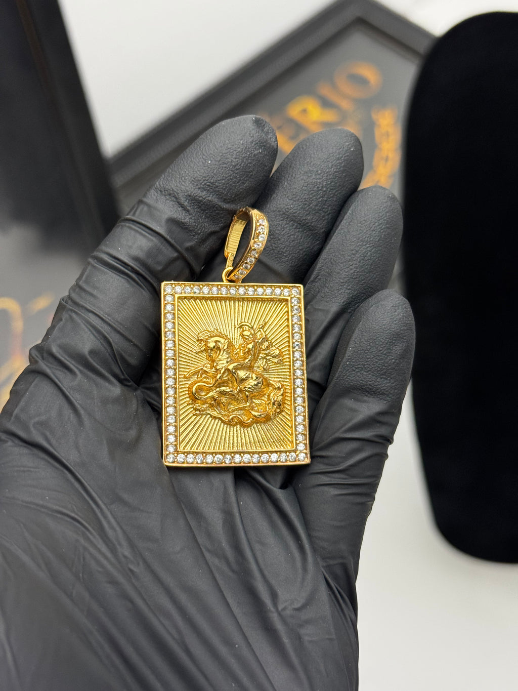 Pingente Placa - Banhado a ouro 18k - para cordão 3mm até 7mm