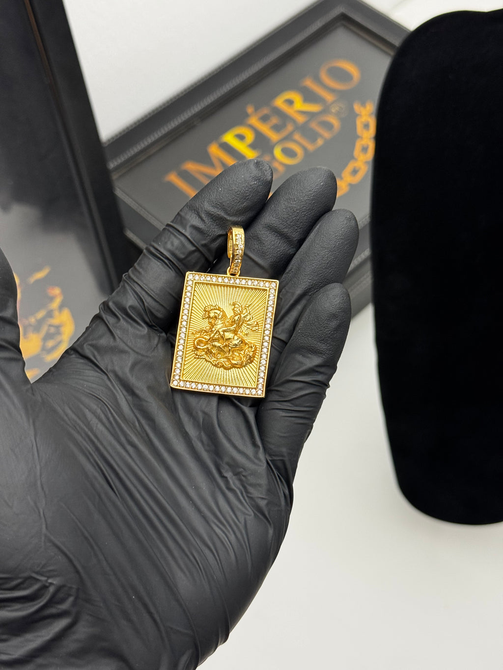 Pingente Placa - Banhado a ouro 18k - para cordão 3mm até 7mm