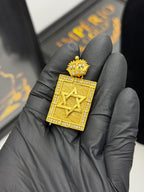 Pingente Placa - Banhado a ouro 18k - para cordão 3mm até 7mm