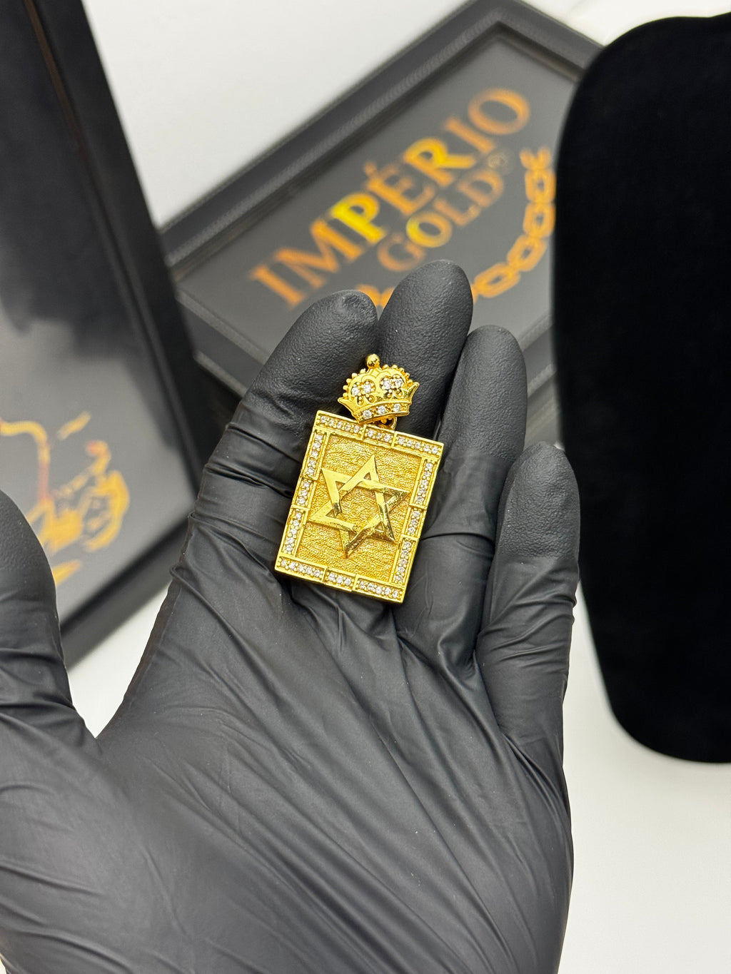 Pingente Placa - Banhado a ouro 18k - para cordão 3mm até 7mm
