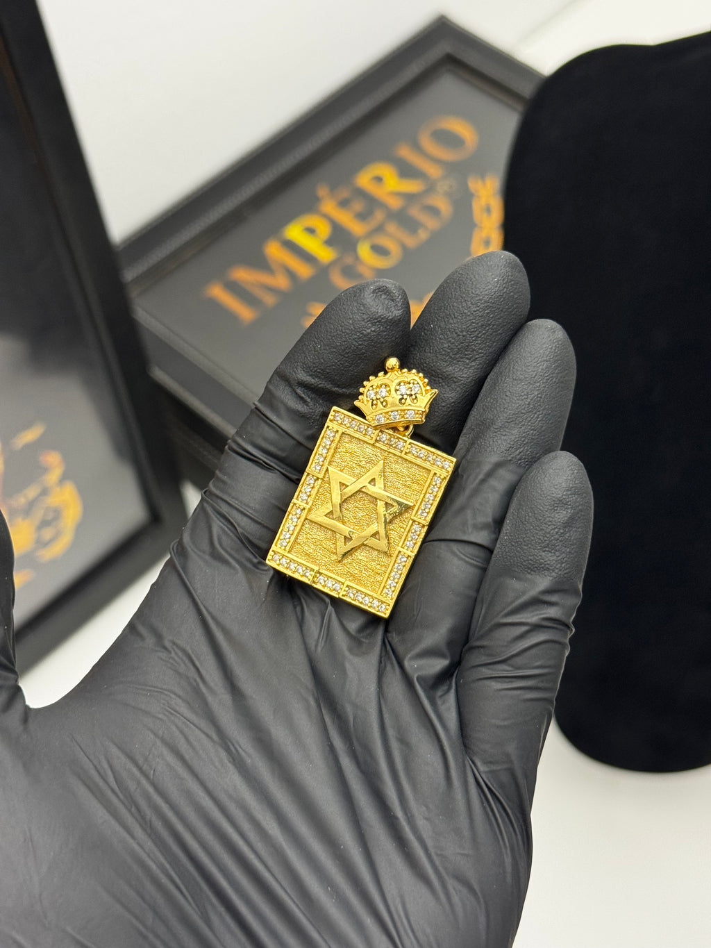 Pingente Placa - Banhado a ouro 18k - para cordão 3mm até 7mm