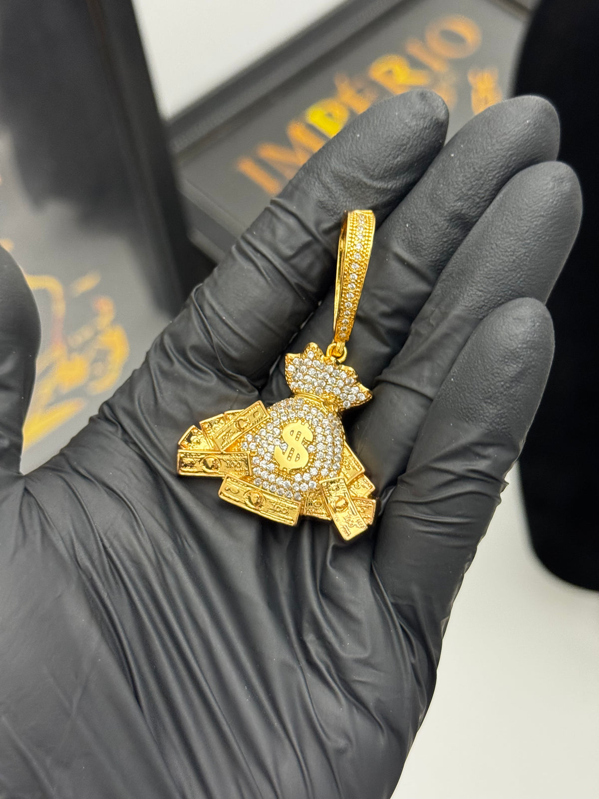 Pingente $ cravejado - Banhado a ouro 18k - para cordão 5mm até 10mm